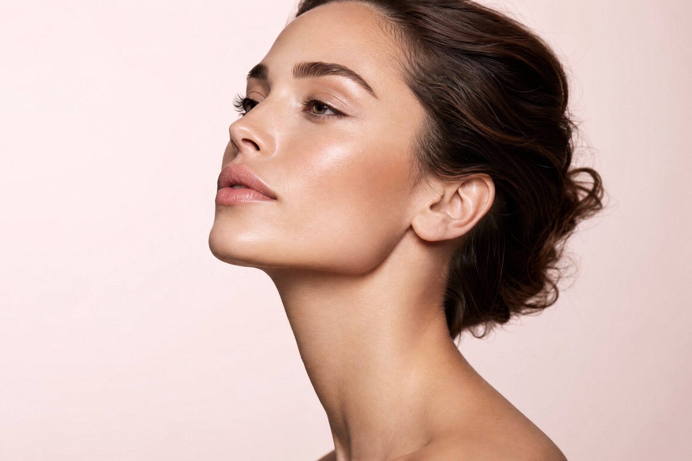 Defined jawline and sharp chin-to-neck angle — double chin treatments at Facial Sculpting London