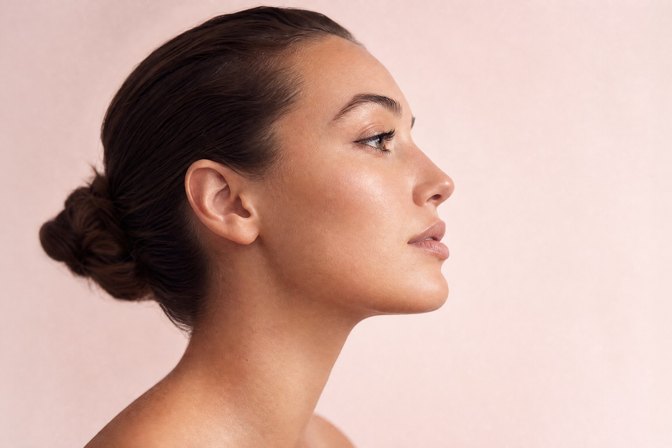 Balanced side profile with a defined chin and jaw — profile and chin projection treatments at Facial Sculpting London